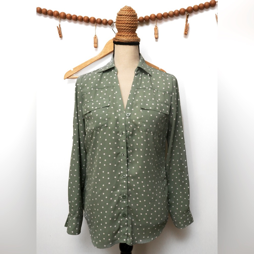 NEW YORK & COMPANY Sage button up